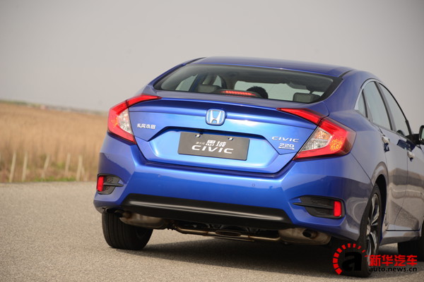 本田十代思域下雨天试驾,东风本田第十代思域试驾