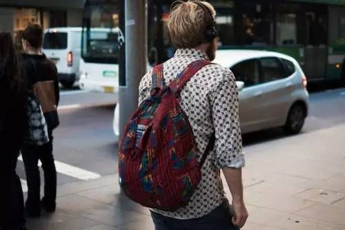 好看能穿不臃肿的双肩包男潮,防水双肩背包时髦又实用