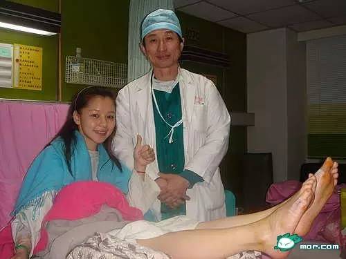 心疼！*疆新**妹子身上的这个痛，光看着就想上去抱抱！