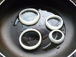 洋葱圈裹淀粉,洋葱圈上面撒什么粉比较好