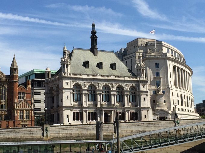 【已完结】英格兰苏格兰18日游记——美景、历史、足球、文化全体验(含挡风玻璃损坏以及车胎被扎处理经过)