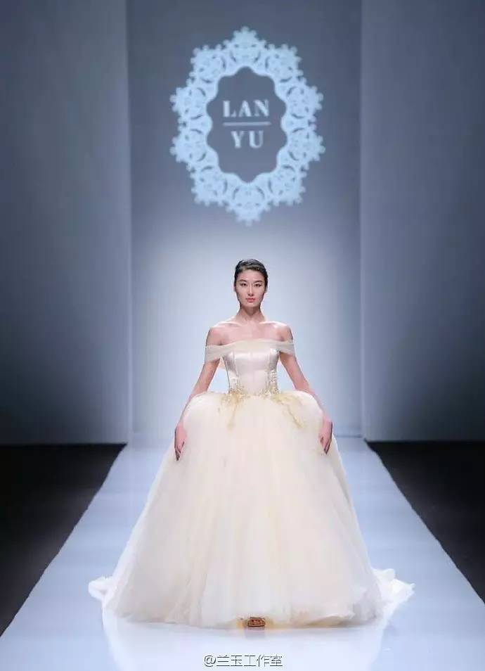 兰玉婚纱秀视频,兰玉婚纱走秀