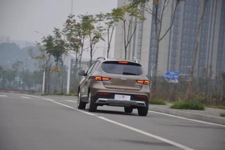 骏派d601.8自动挡怎么样,一汽森雅r7和骏派d60哪个好