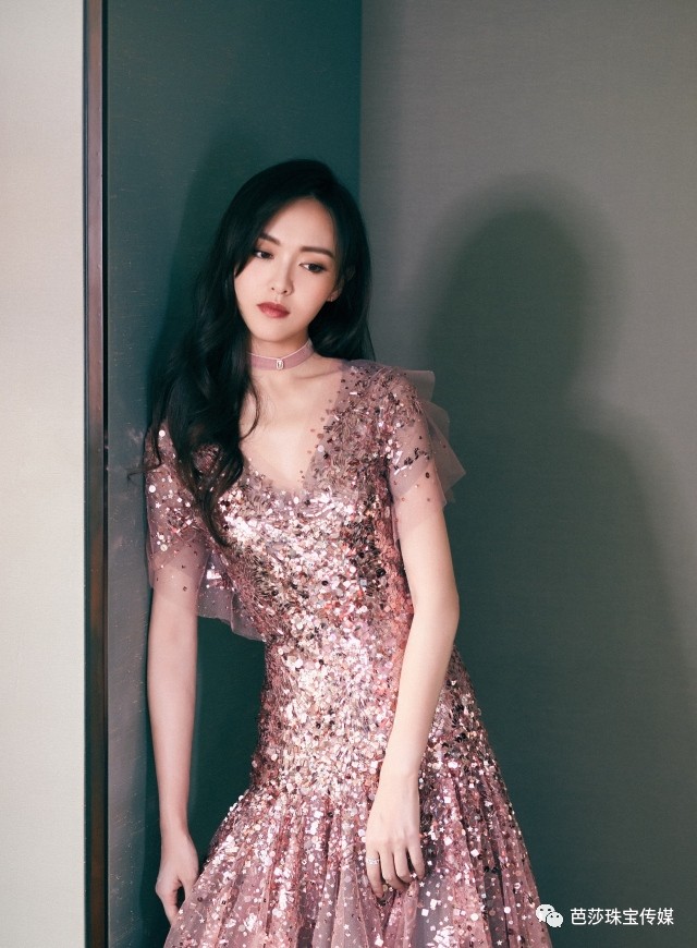 女星们热宠的disco风该戴什么珠宝？Party季绝对帮到你！