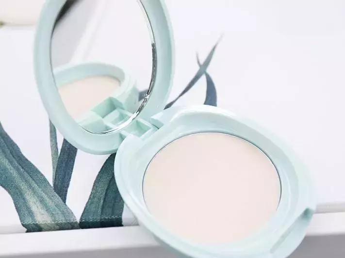 cpb贵妇粉霜好用吗,cpb和dior粉底液