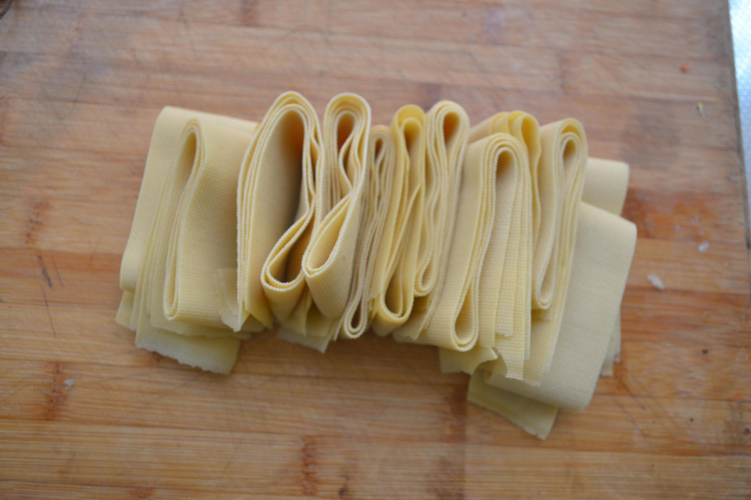 在家制作儿时麻辣涮豆皮,2元豆皮的做法大全