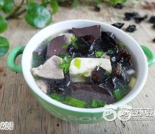 淡化黑眼圈的食疗,女性黑眼圈吃什么好得快