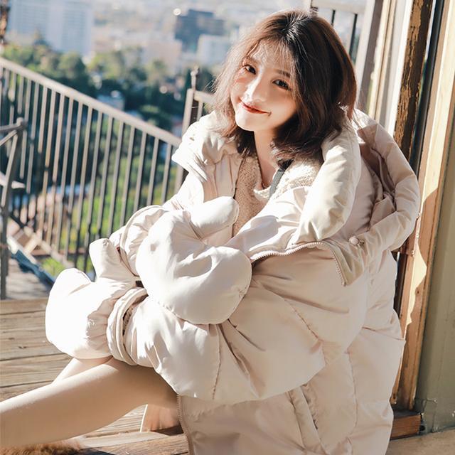 大毛领羽绒服显瘦时尚洋气女款,气质款大毛领羽绒服女高端