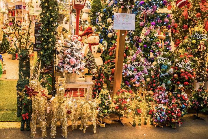 这里是韩国最传统的市场，不仅有美食还有免税店