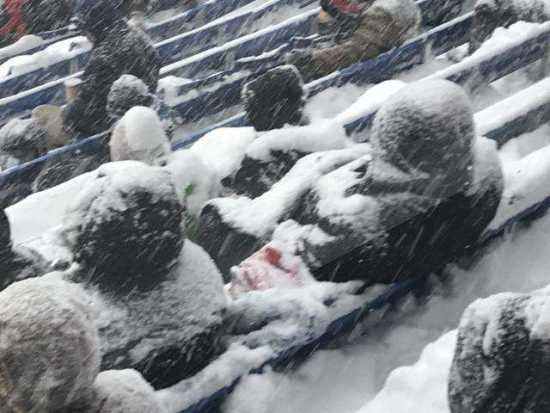 大雪中的足球赛,大雪中的足球比赛视频