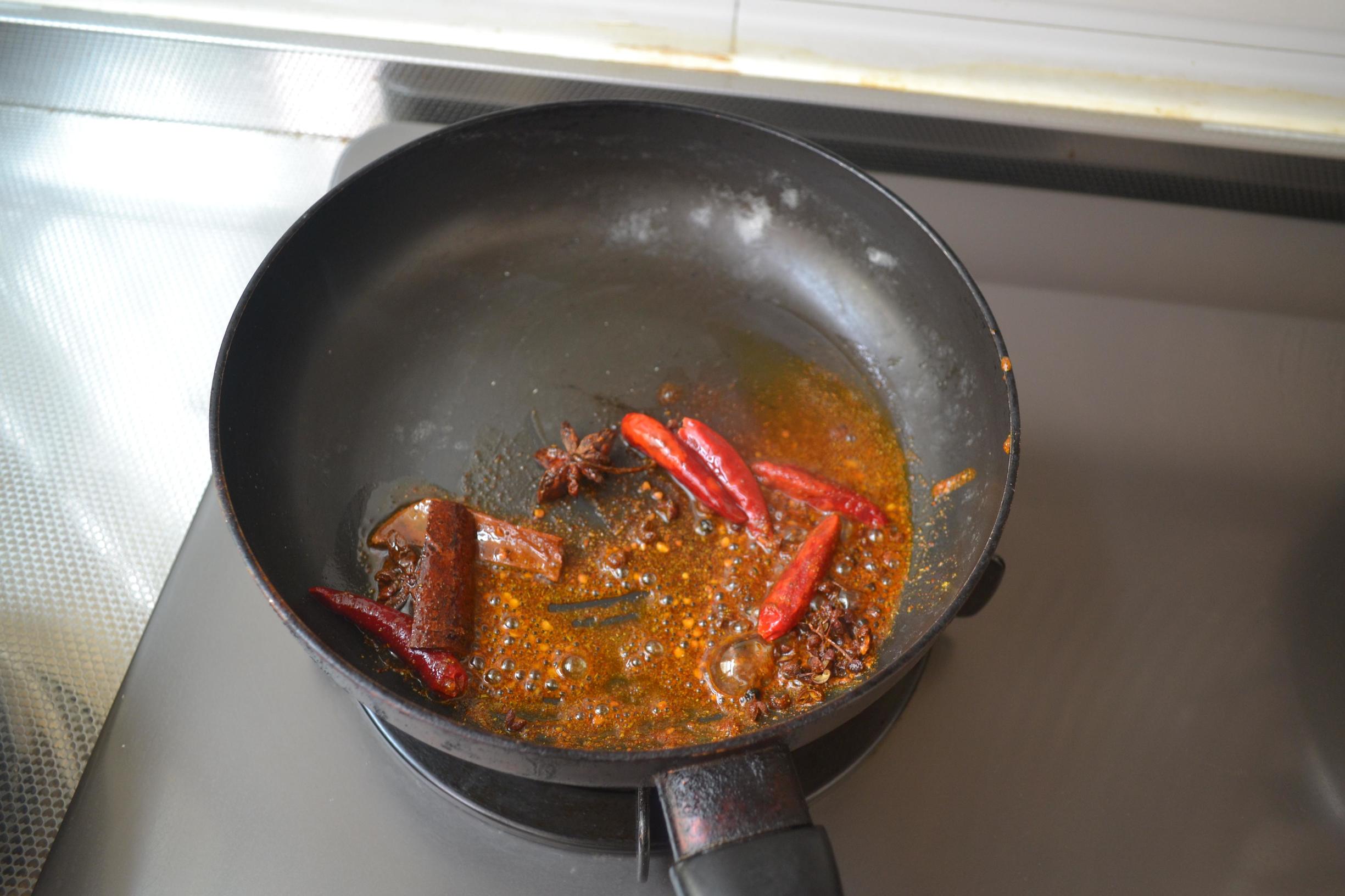 在家制作儿时麻辣涮豆皮,2元豆皮的做法大全