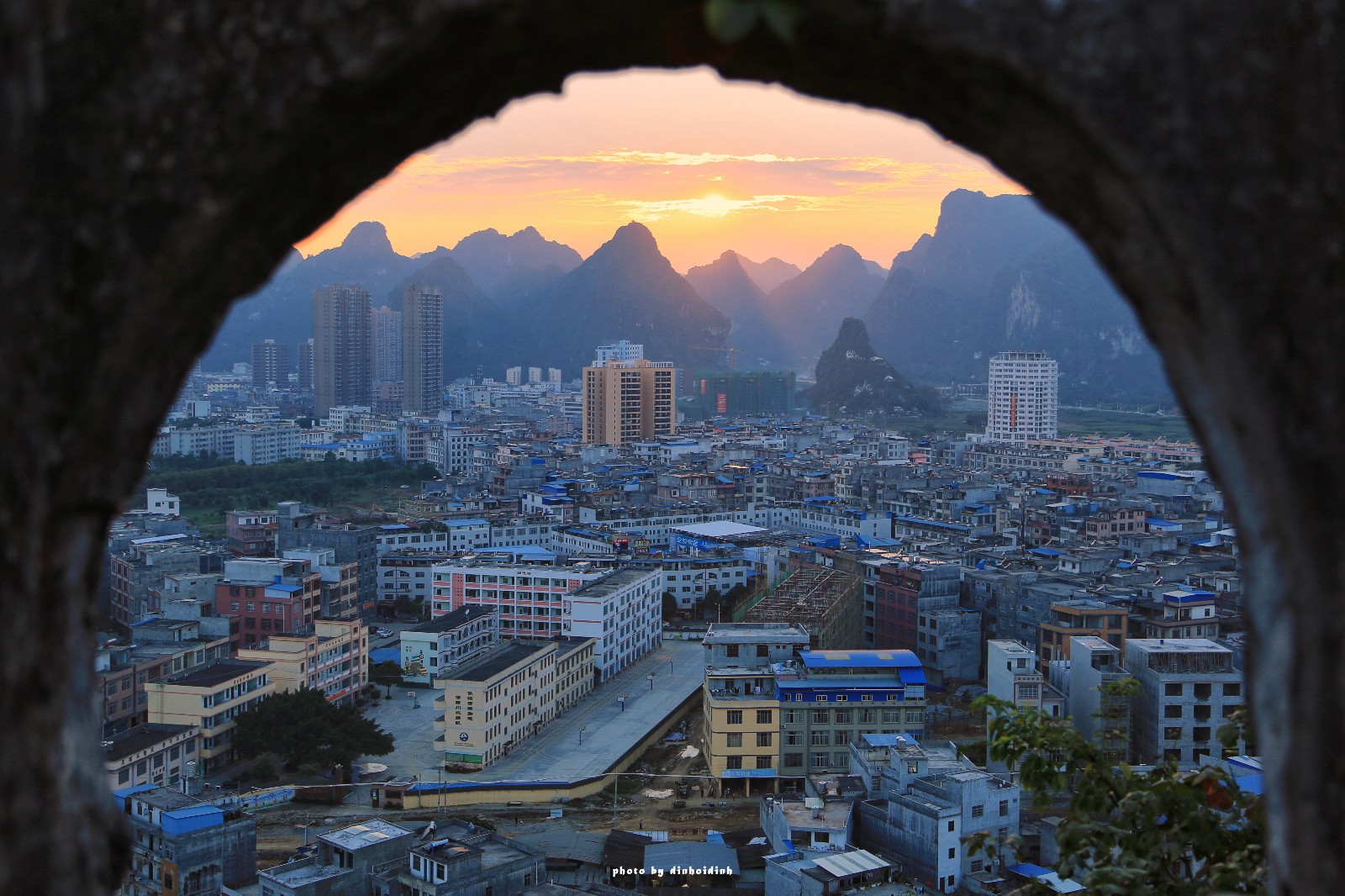 天等小记-登一座山爱一座城看一片天等日夕晨