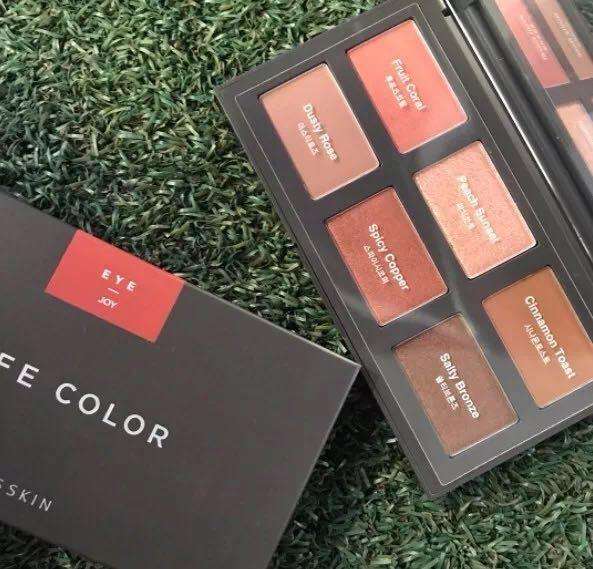 秋冬天别再用大地色了，这6个斩男盘妩媚又温柔，价格还不贵！