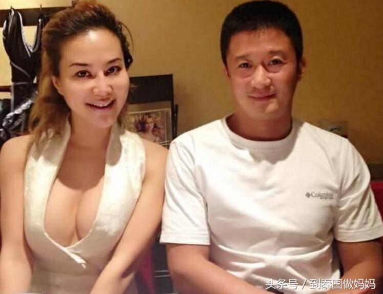 侯耀华超越范冰冰杨幂，成为新晋“带货男神”，白云皮具城火了！