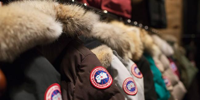 中国大妈海外战斗力尽显：一车车抢购化妆品，5分钟买空货架