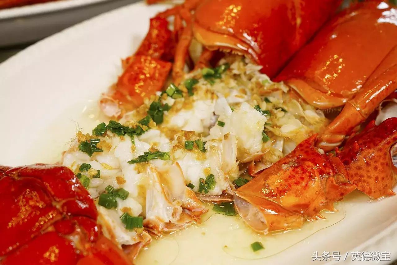 椰林6号海鲜码头，卖龙虾，这个价格很新鲜！