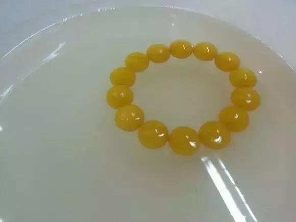 蜜蜡琥珀是真的假的,假琥珀蜜蜡用什么做的