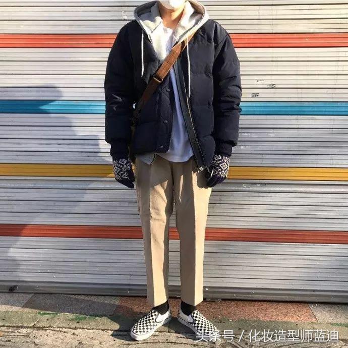 怕冷的女孩一定要有件超暖的外套,女朋友说手冷含义