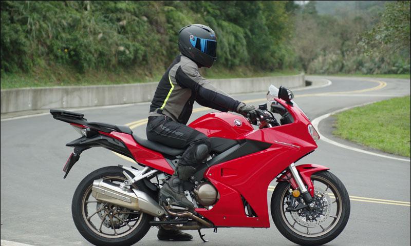 本田v4发动机视频,摩托车v4和直四引擎的区别