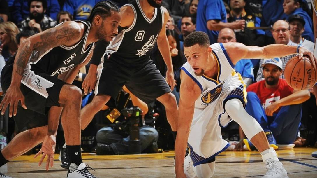 库里欧文控球技巧,欧文晃开库里