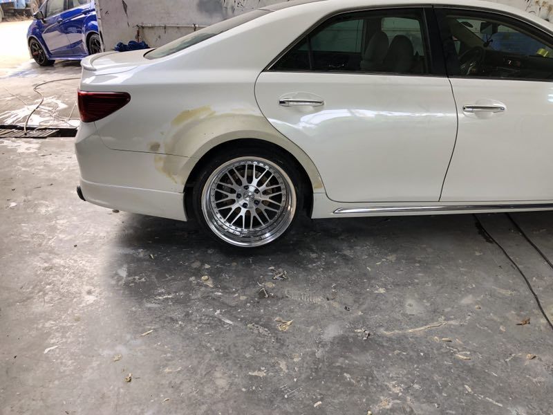 受玩车老爸影响从小就喜欢改装，长大后把锐志改成撩妹大后超！