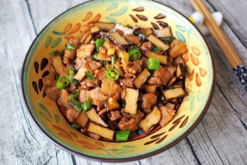 脆皮五花肉做什么菜好吃,特别下饭的五花肉小炒菜来了