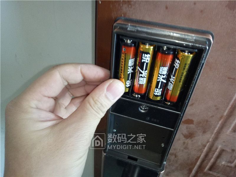 智能门锁容易被小偷无痕打开吗,智能门锁拆解图解