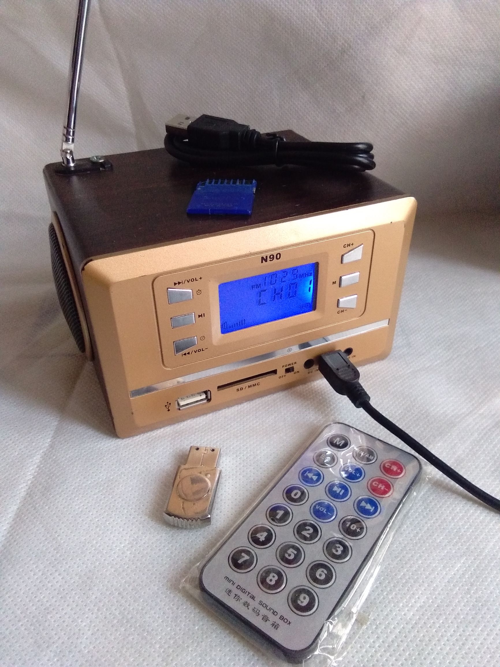 科技生活——坤之元N90迷你插卡音响（25）
