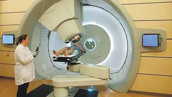 肝癌肿瘤精准治疗,肿瘤科医生诊疗