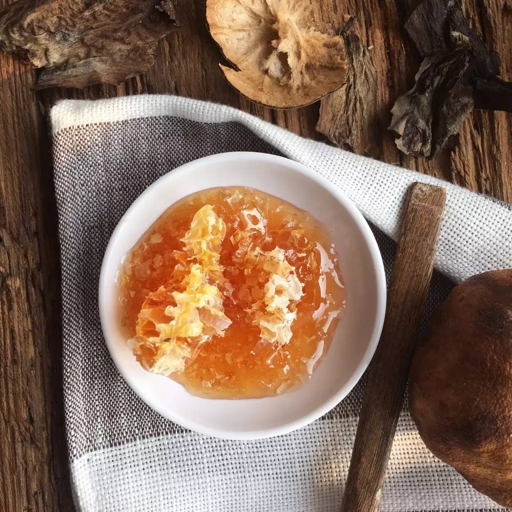 集市上的蜂蜜,地地道道山里的纯正蜂蜜