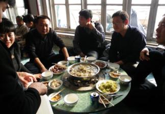 东北杀猪菜视频完整版老东北美食,东北的杀猪菜外地人吃的惯吗