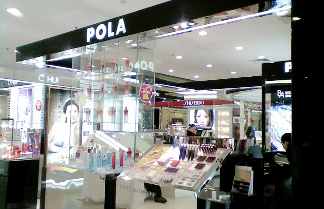 樱花妹子也要排队才能购买到的超人气化妆品专柜！