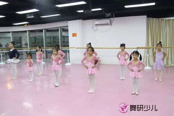 孩子学舞蹈不想学怎么办,孩子学舞蹈不愿意参加演出活动