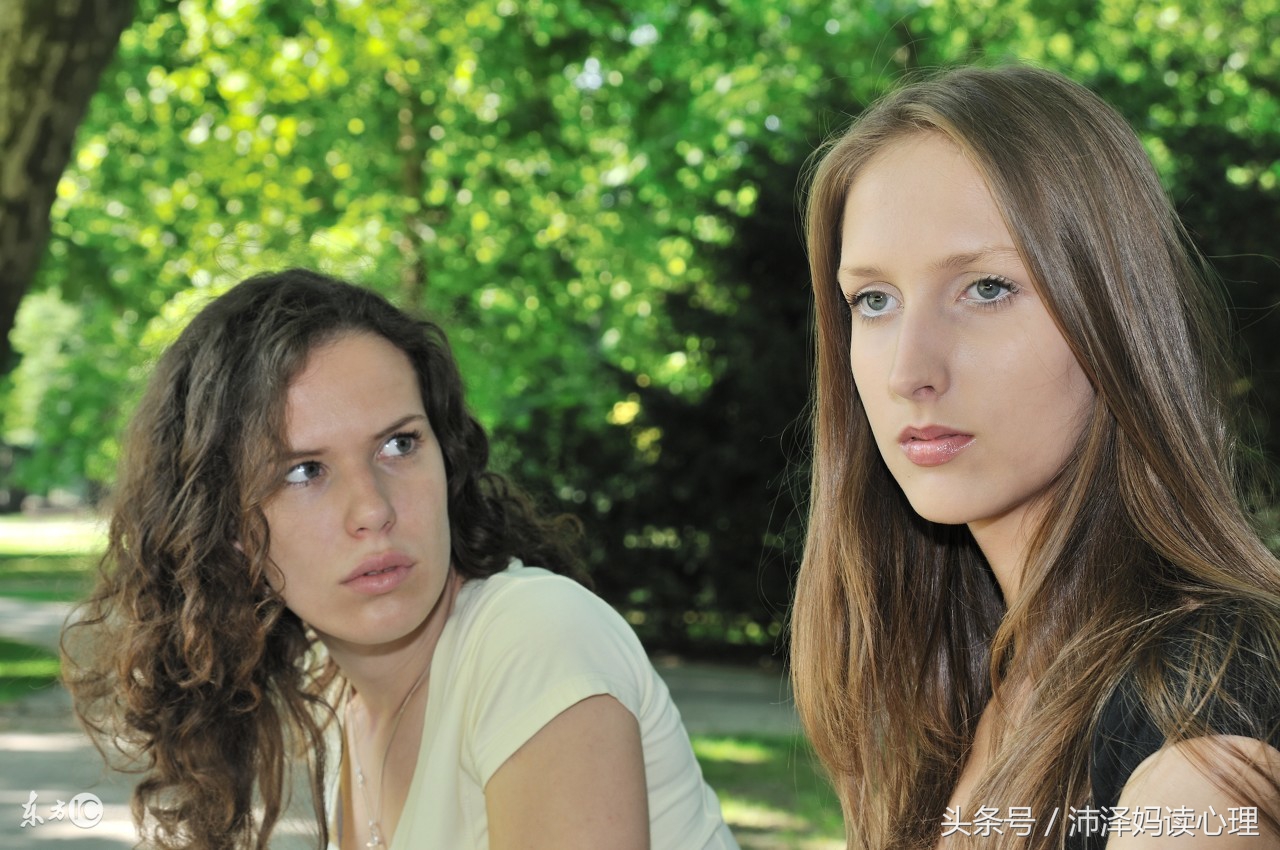 孩子输了球埋怨队友,小孩踢球输了哭队友笑