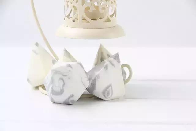 脸上有绒毛浮粉应该怎么办,脸上擦粉老是有浮粉怎么办