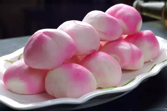 纪梵希搞婚庆，MAC卖寿桃？外国大牌到底对我们的春节有什么误解