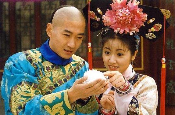 2017年娱乐圈大事件频发!薛之谦一落千丈,何洁快被击垮?