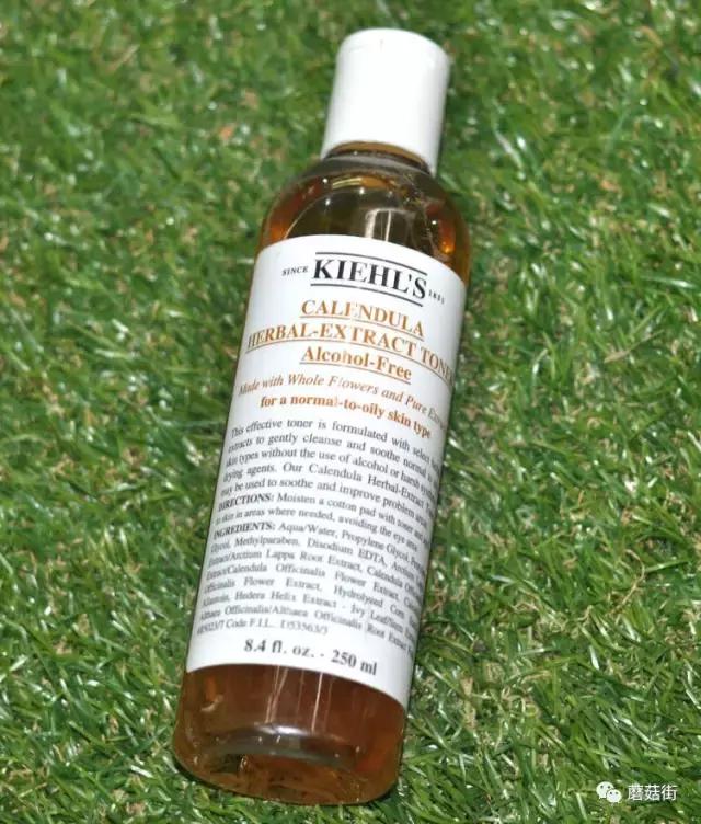 中年女士保湿补水一叶子护肤水,平价好用的护肤水测评