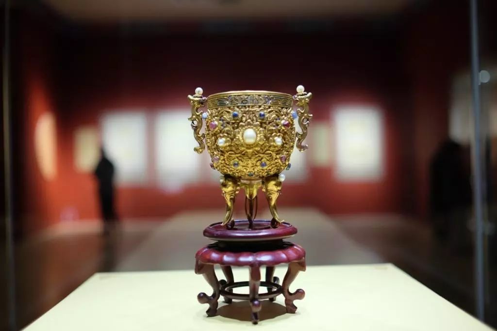 三个男人创下的百年基业，为何却被这个女人毁掉了？