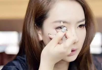 年尾各种趴，别担心，学会这三种妆，进可撩汉退可撩妹