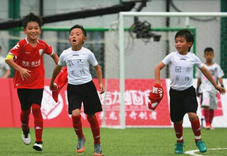 我的朋友是足球小将作文,运动健将足球小将作文