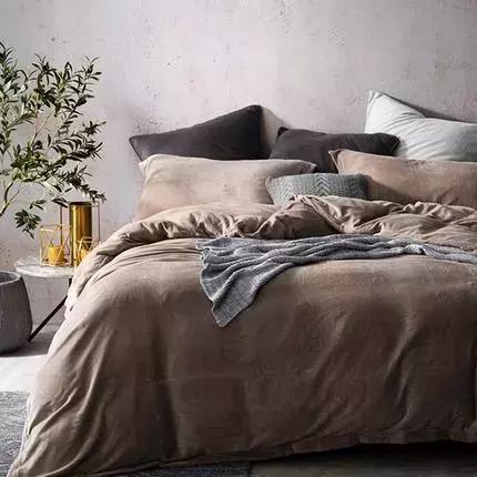 卧室都是灰色搭配什么床品好看,粉灰卧室怎么搭配床品