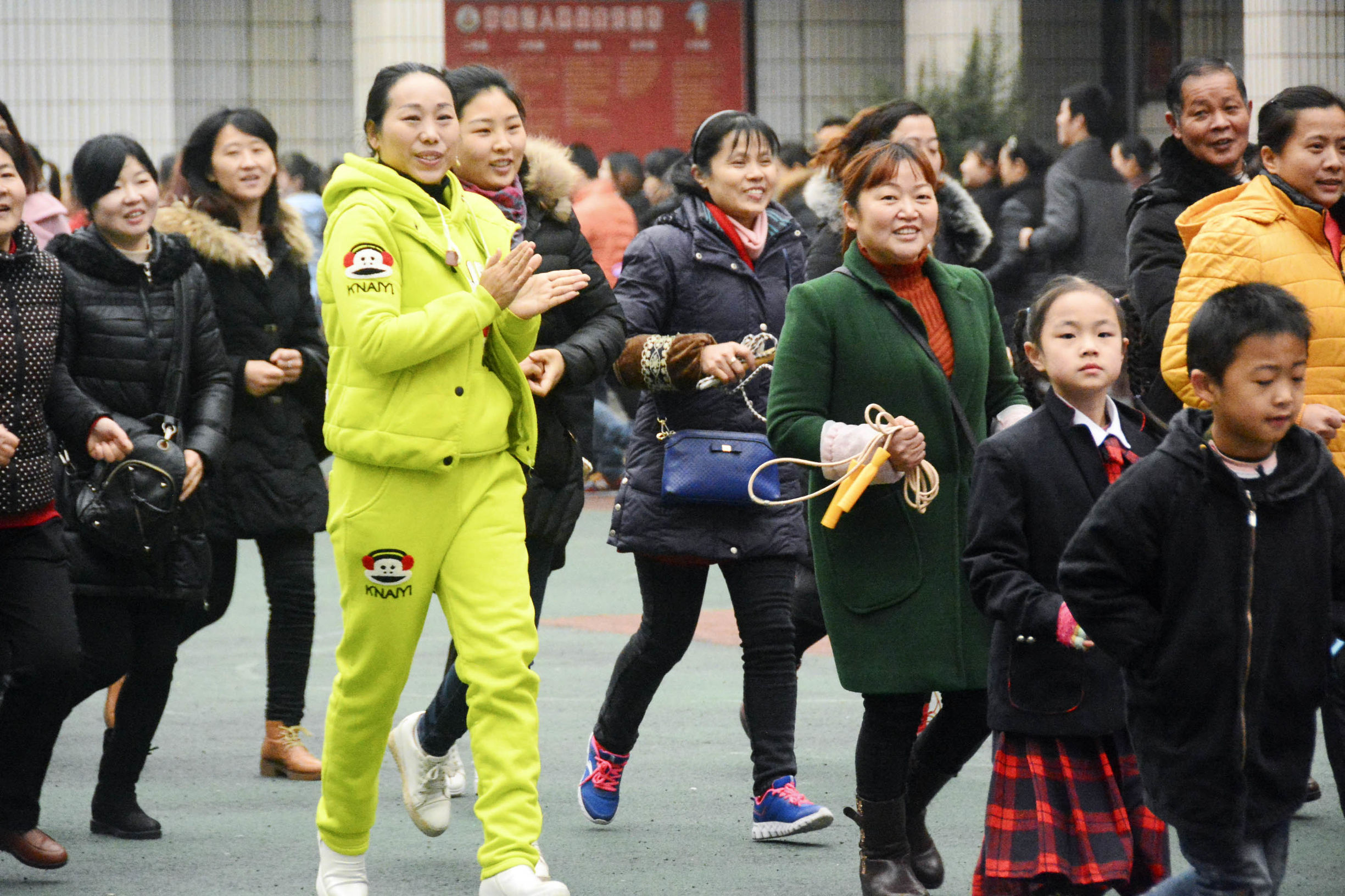 冬季亲子运动会游戏大班,巴州三中运动会
