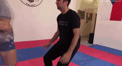 开讲|培风夜话：美眉，教你几招防身术！