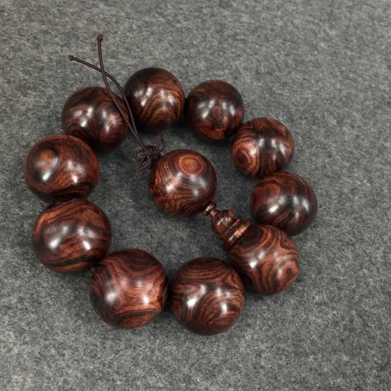 紫檀柳与黄花梨原木对比,紫檀柳木料和黄花梨