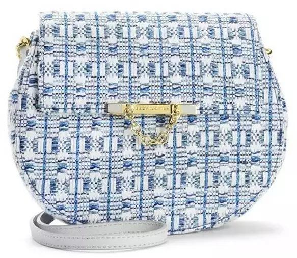 我跟与倪妮做邻居的姐姐聊了聊,她买菜时都背什么包