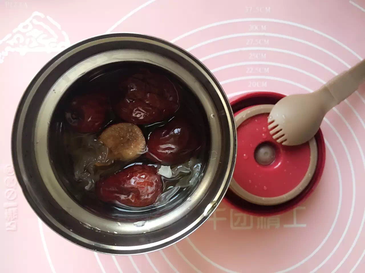 银耳红枣汤之焖烧罐做法