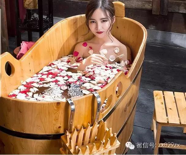 卫生间不够装浴缸可以放浴桶吗,小卫生间放小浴缸