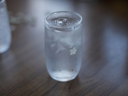 上完厕所后用纸巾擦会得妇科病吗,小便用卫生纸擦了会有白带