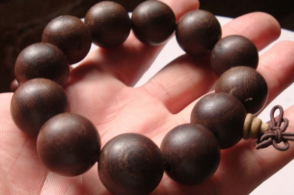 佛珠手串用什么木质最好,木佛珠手串有什么作用和功效